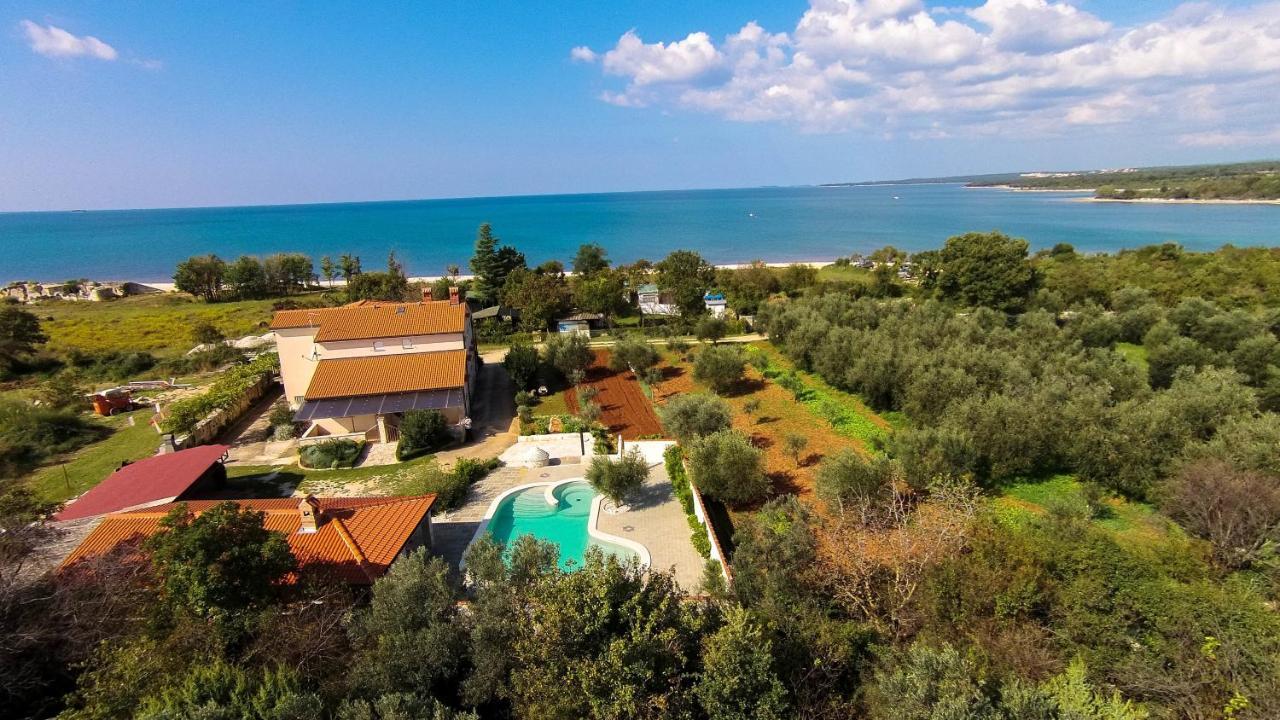 Apartments Villa Oliva Peroj Esterno foto